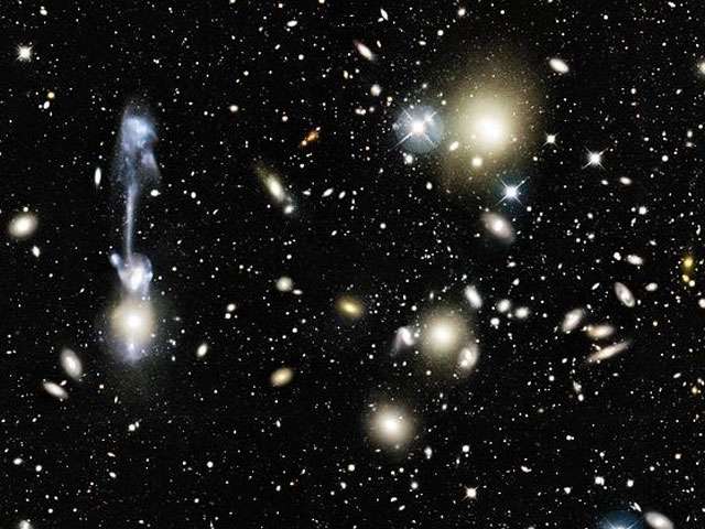 Collision galactique dans l’amas Abell 1185