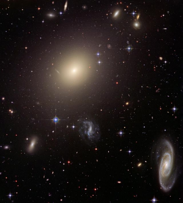 L’amas de galaxies Abell S0740 observé par Hubble