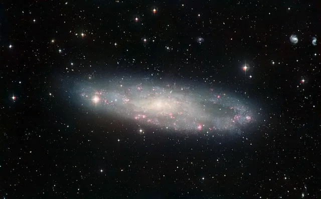 Le disque poussiéreux de NGC 247