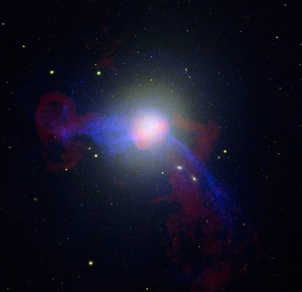 M87, une galaxie géante voisine, observée sous toutes les coutures
