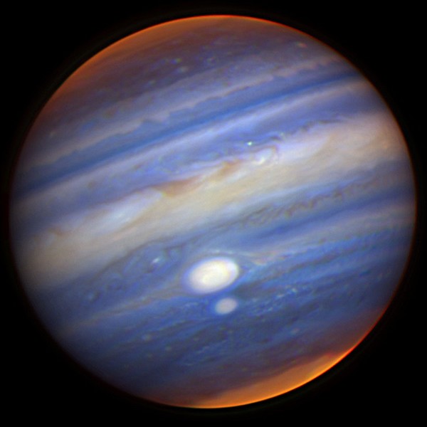 Rencontre rapprochée des deux grandes taches de Jupiter