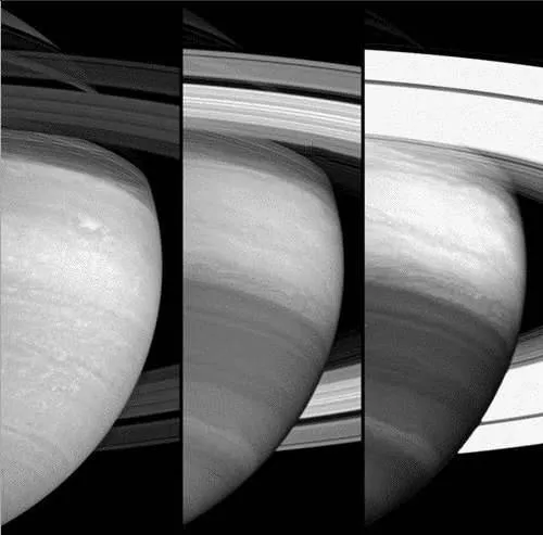 Trois animations en une: Saturne en rotation