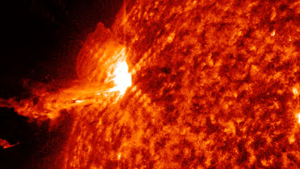 Une puissante éruption solaire de classe X vient de frapper la Terre