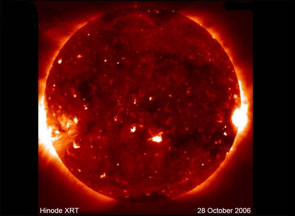 Premières images de l’observatoire spatial solaire Hinode