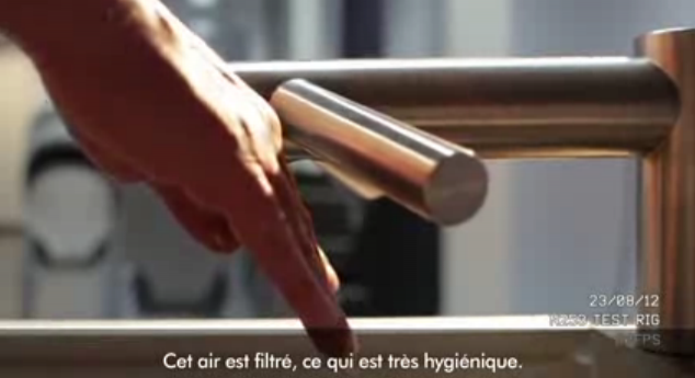 Vidéo: Airblade Tap, un robinet Dyson avec sèche-mains intégré