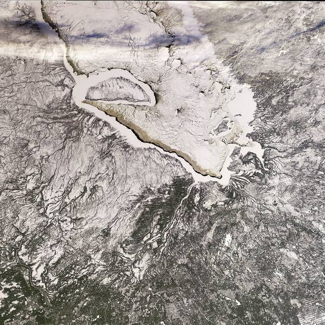 Une baie canadienne prise par les glaces vue de l’espace