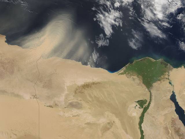 Tempête de sable au-dessus de la Méditerranée vue de l'espace