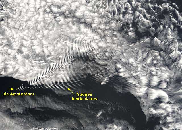 Des vagues de nuages au-dessus de l’océan Indien vues de l’espace