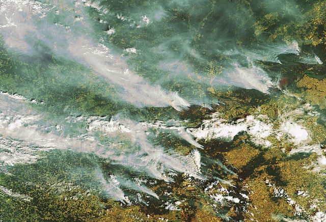 Fumées sur Moscou vues de l'espace