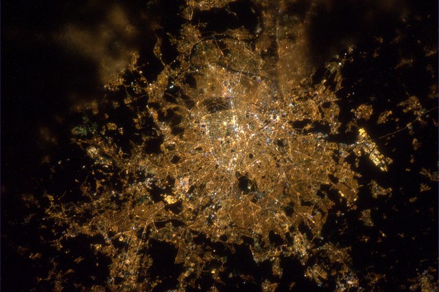 Paris, "Ville Lumière", vue de l'ISS