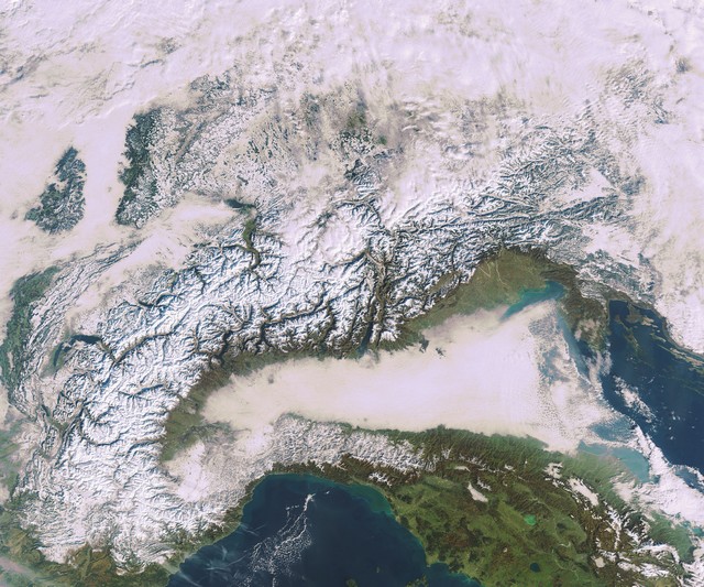 La vallée du Pô, dans la brume, vue de l'espace