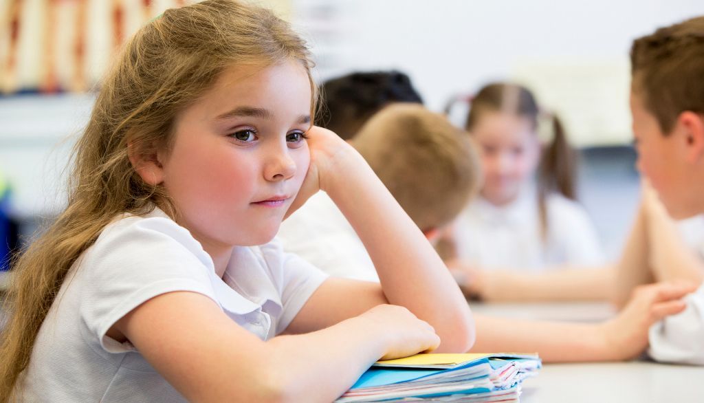 Les enfants solitaires plus à risque de problèmes relationnels