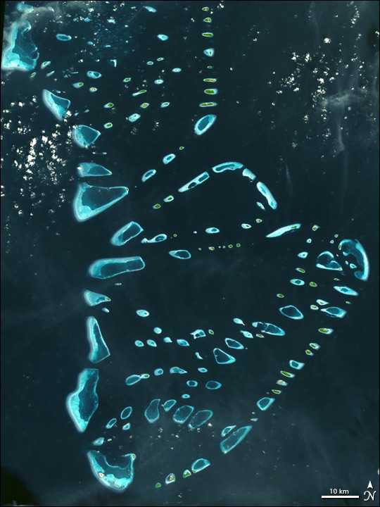 Les centaines d'atolls des Maldives vus de l’espace