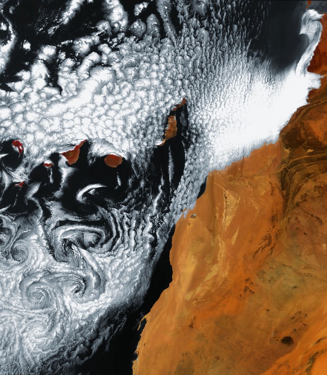 Volutes et arabesques nuageuses vues de l'espace