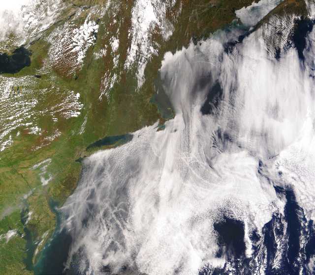 Sillages aériens des navires océaniques vus de l’espace