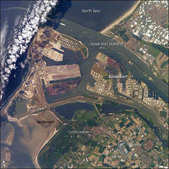 Le port de Rotterdam vu de l’espace