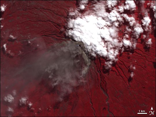 L’éruption du volcan indonésien Mérapi vue de l’espace
