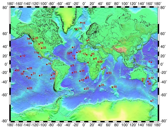 Les volcans sous-marins produisent coulées de lave ET explosions