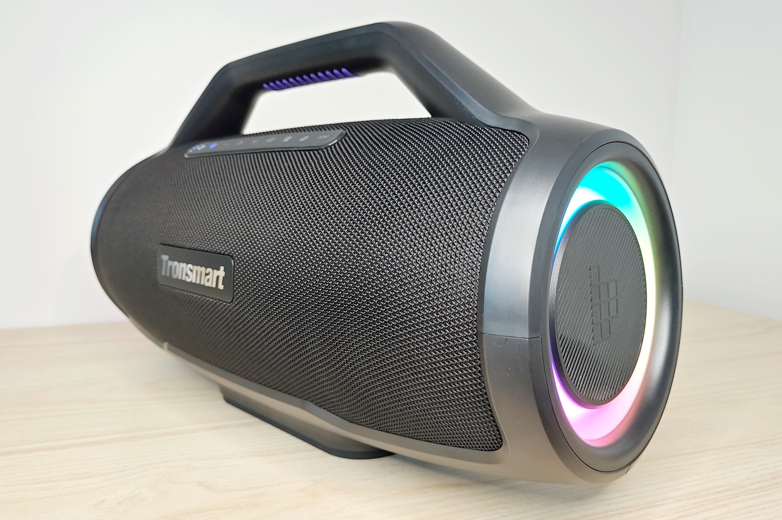 Geekbuying se fait remarquer : 106.61 euros l'enceinte portative RGB Tronsmart Bang Max grâce à ce code promo