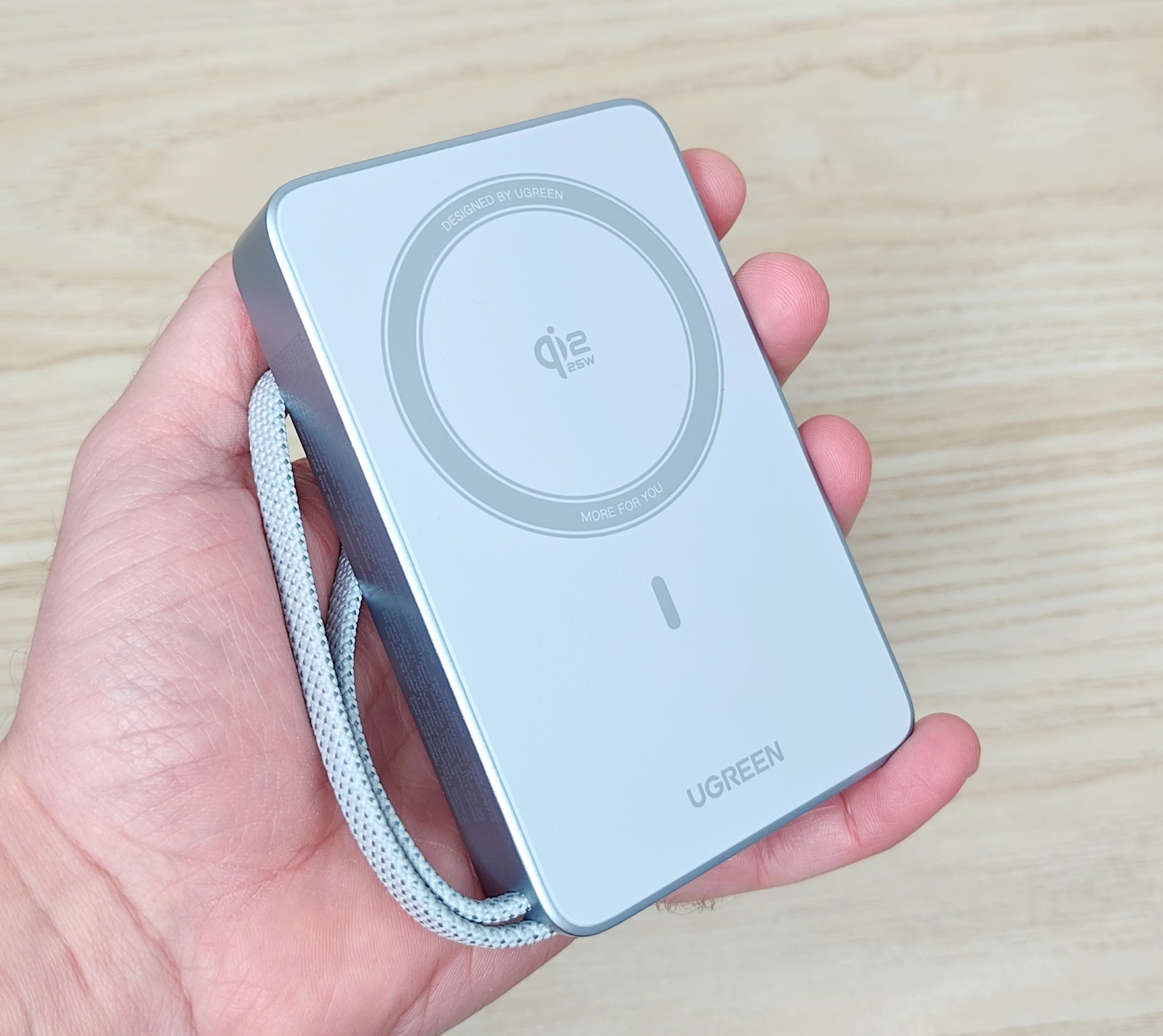 UGREEN MagFlow: une batterie compacte Qi2 25W idéale pour iPhone (promo de lancement)
