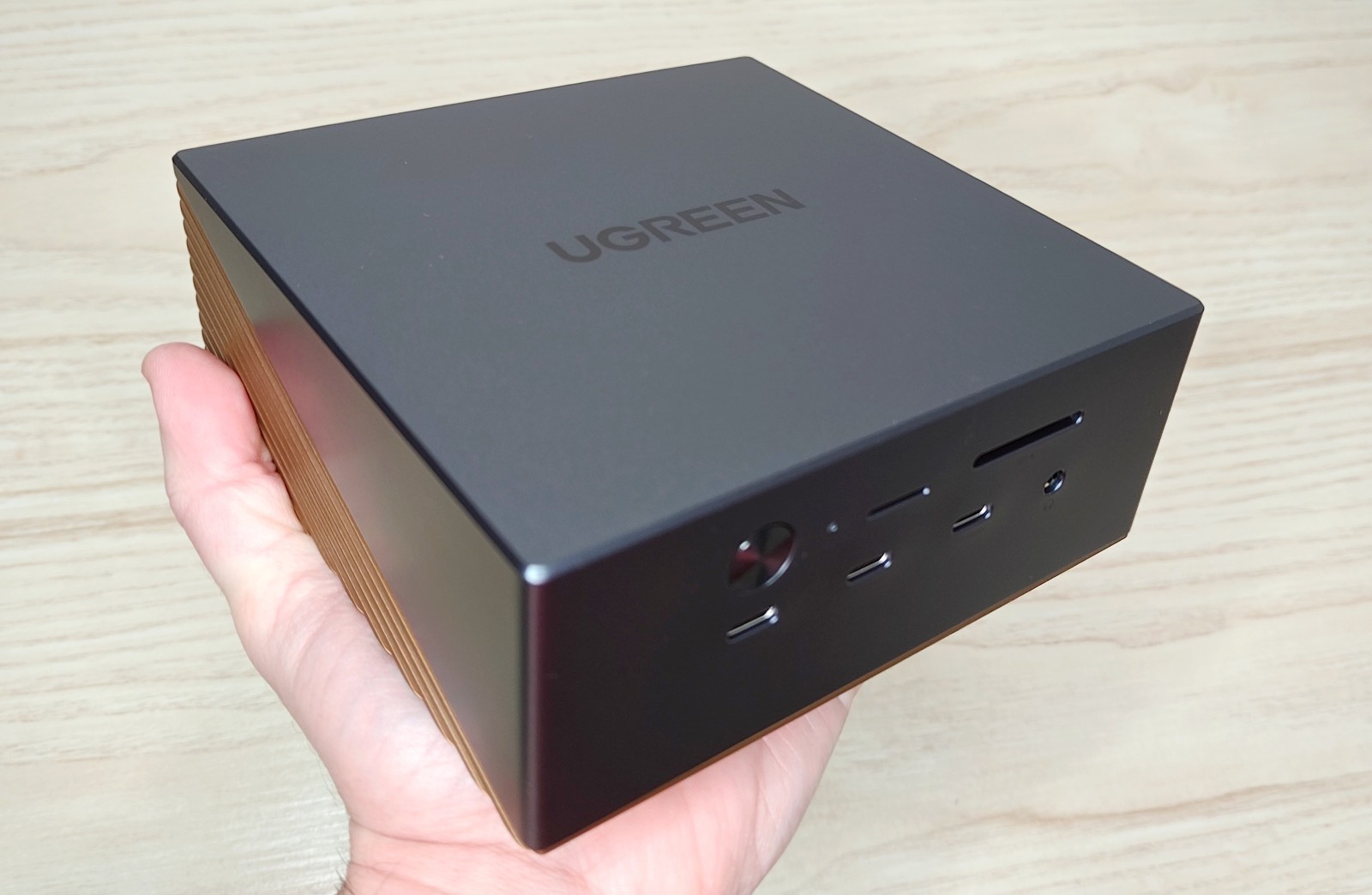 Ugreen Maxidok : une station d’accueil Thunderbolt 5 pour les exigeants