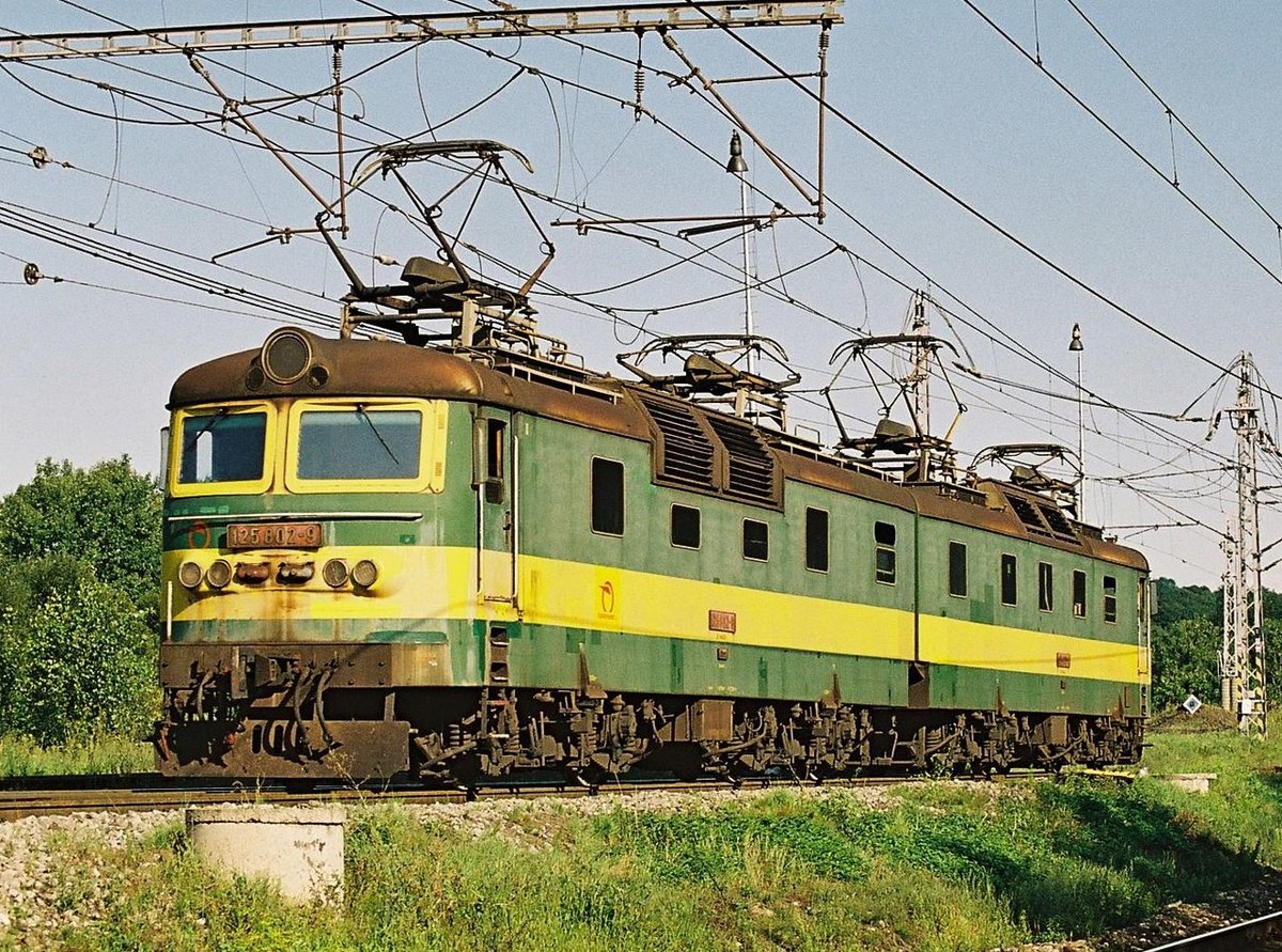 125 802 801 ZSSK Slancik 20040823.jpg