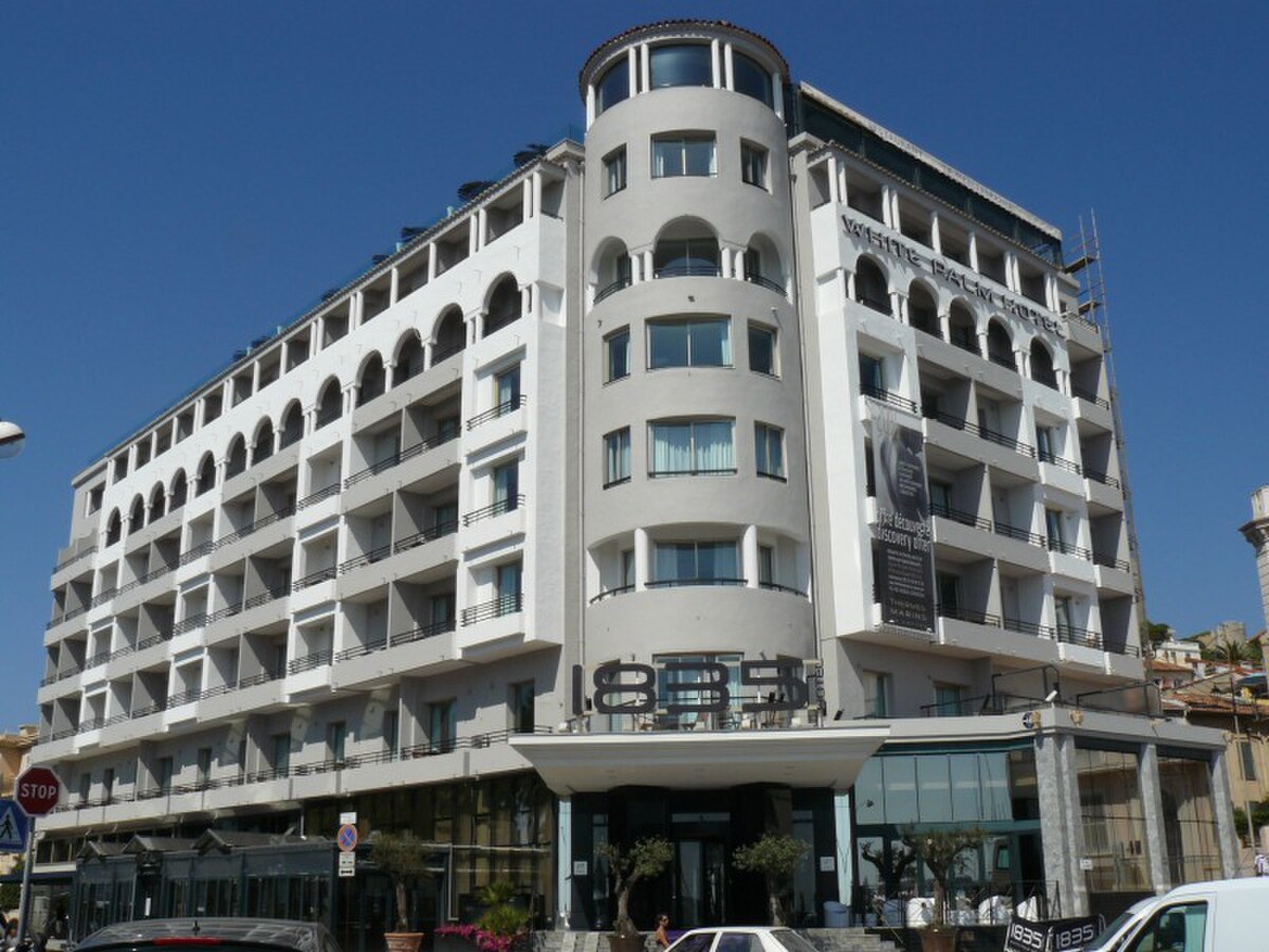 1835 White Palm Hotel