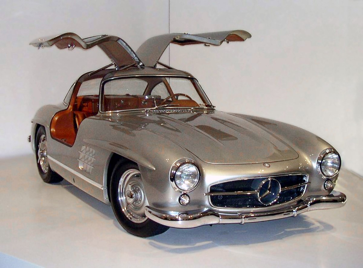 Photographie d'une Mercedes 300SL modèle emblématique des années 1950 1960