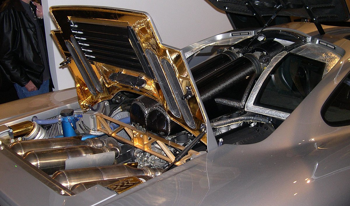 Le V12 BMW S 70/2 en position centrale arrière
