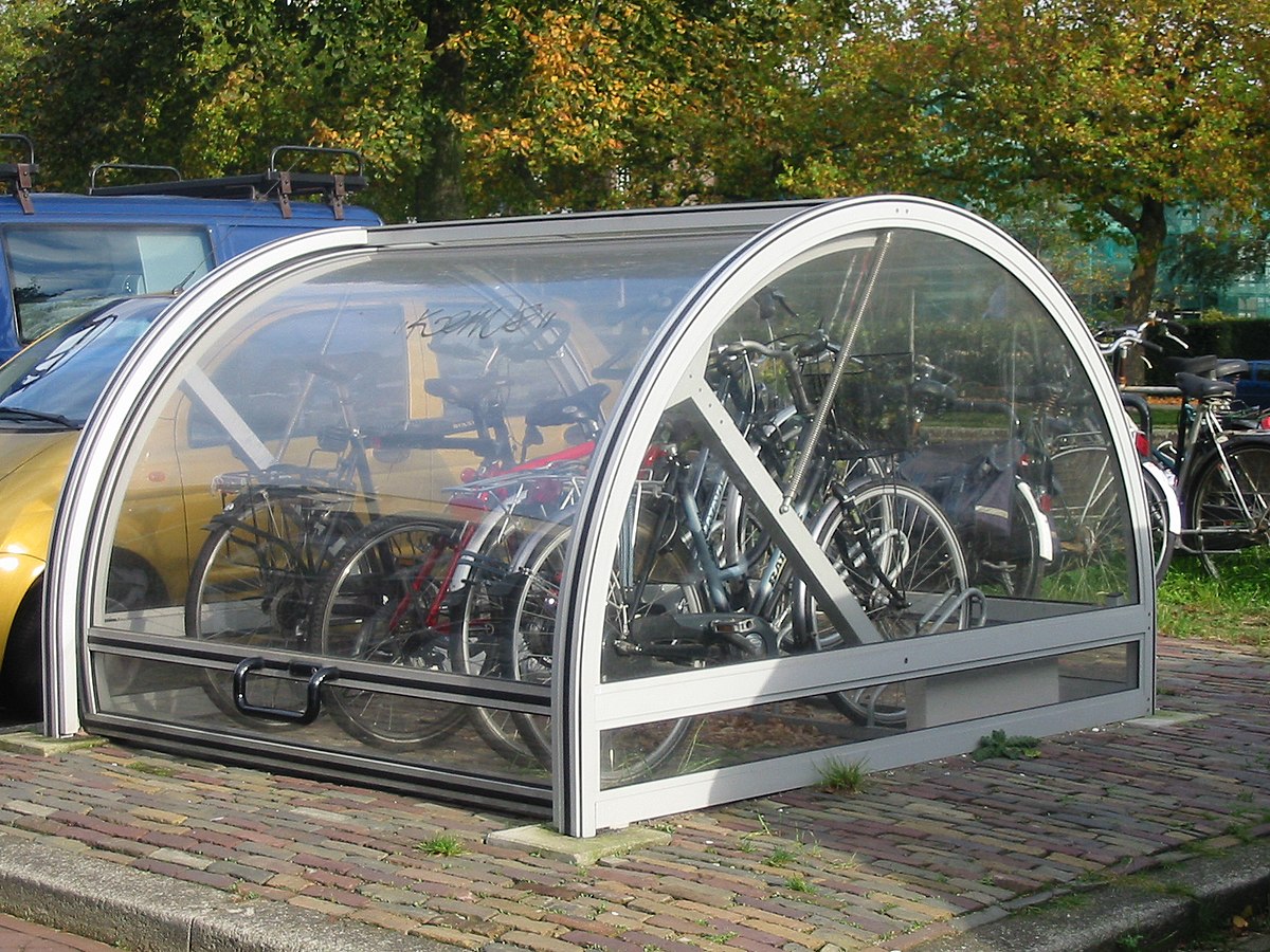 Petit parking à vélo protégé, à Delft, aux Pays-Bas