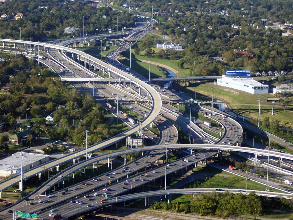 L'Interstate 45 et 10 qui traverse le centre ville