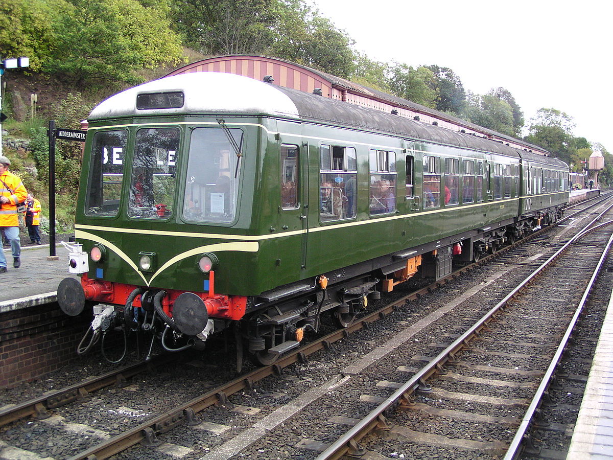 Rames diesel classe 108 préservées n° 56208 et 51935 sur le Severn Valley Railway.