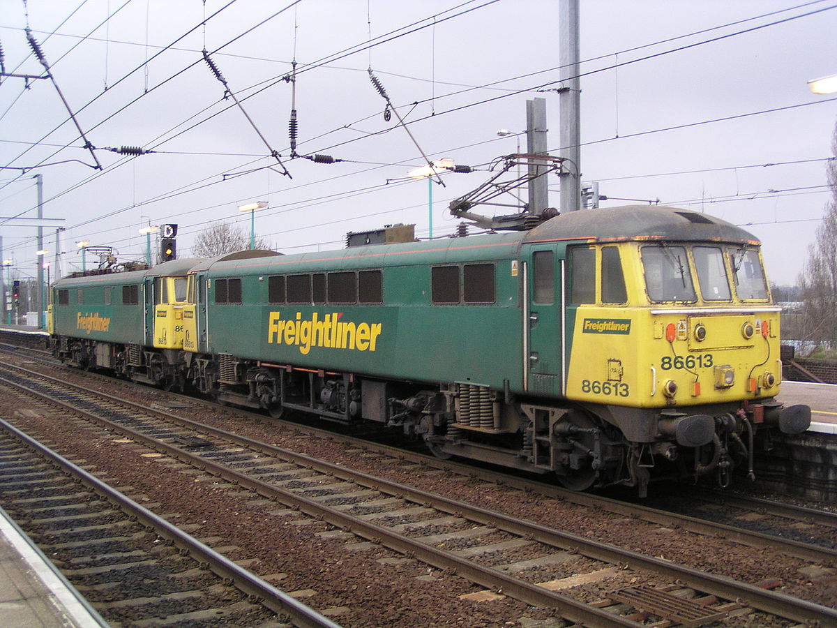 Locomotives classe 86 n°. 86613 et 86610 de Freightliner à Ipswich.