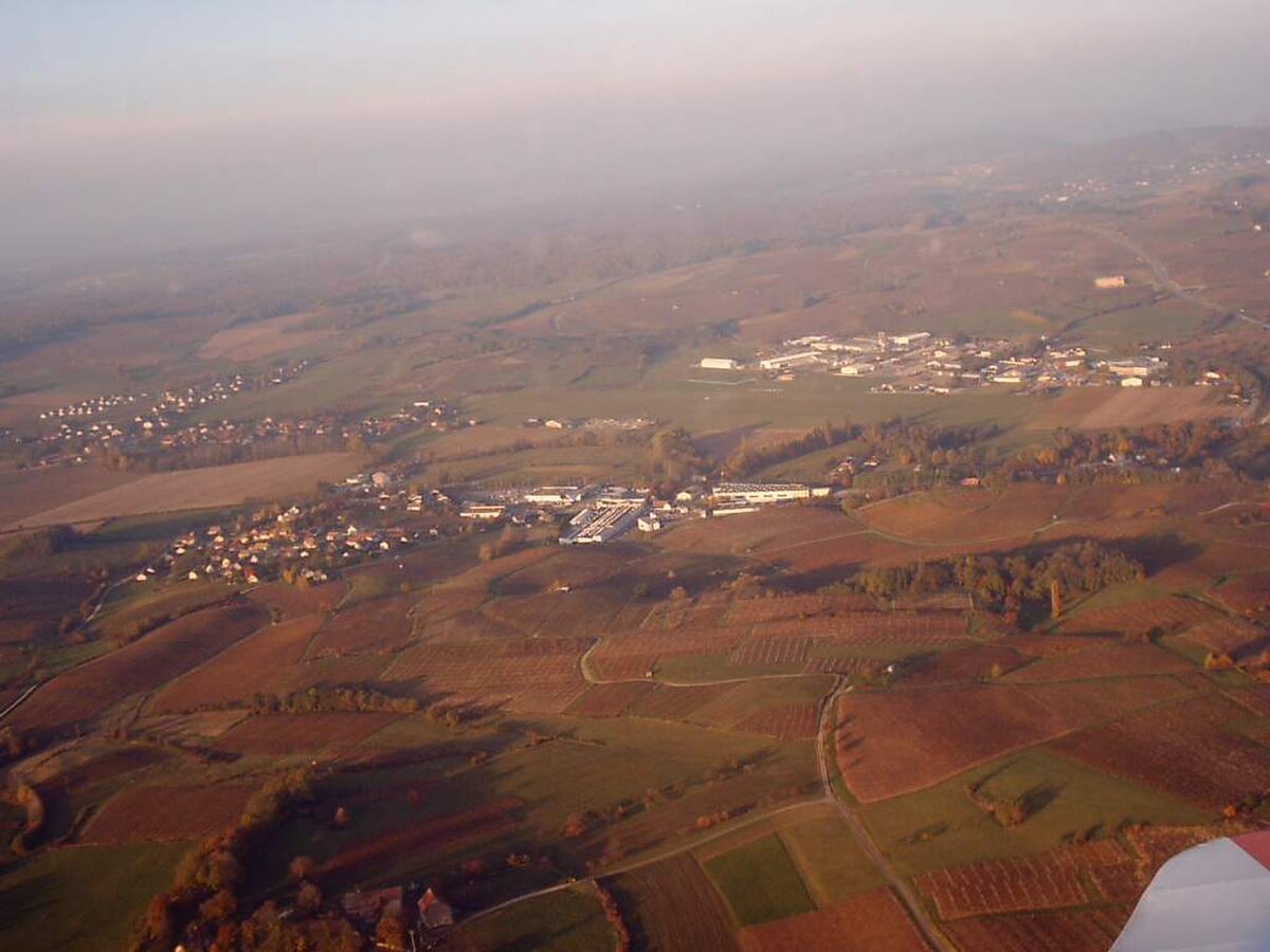 Aerodrome Arbois 1.jpg