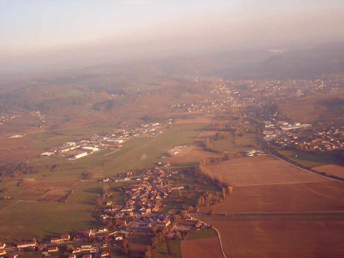 Aerodrome Arbois 2.jpg