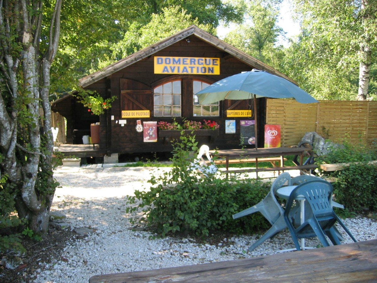 Aérodrome La Vèze 001.jpg