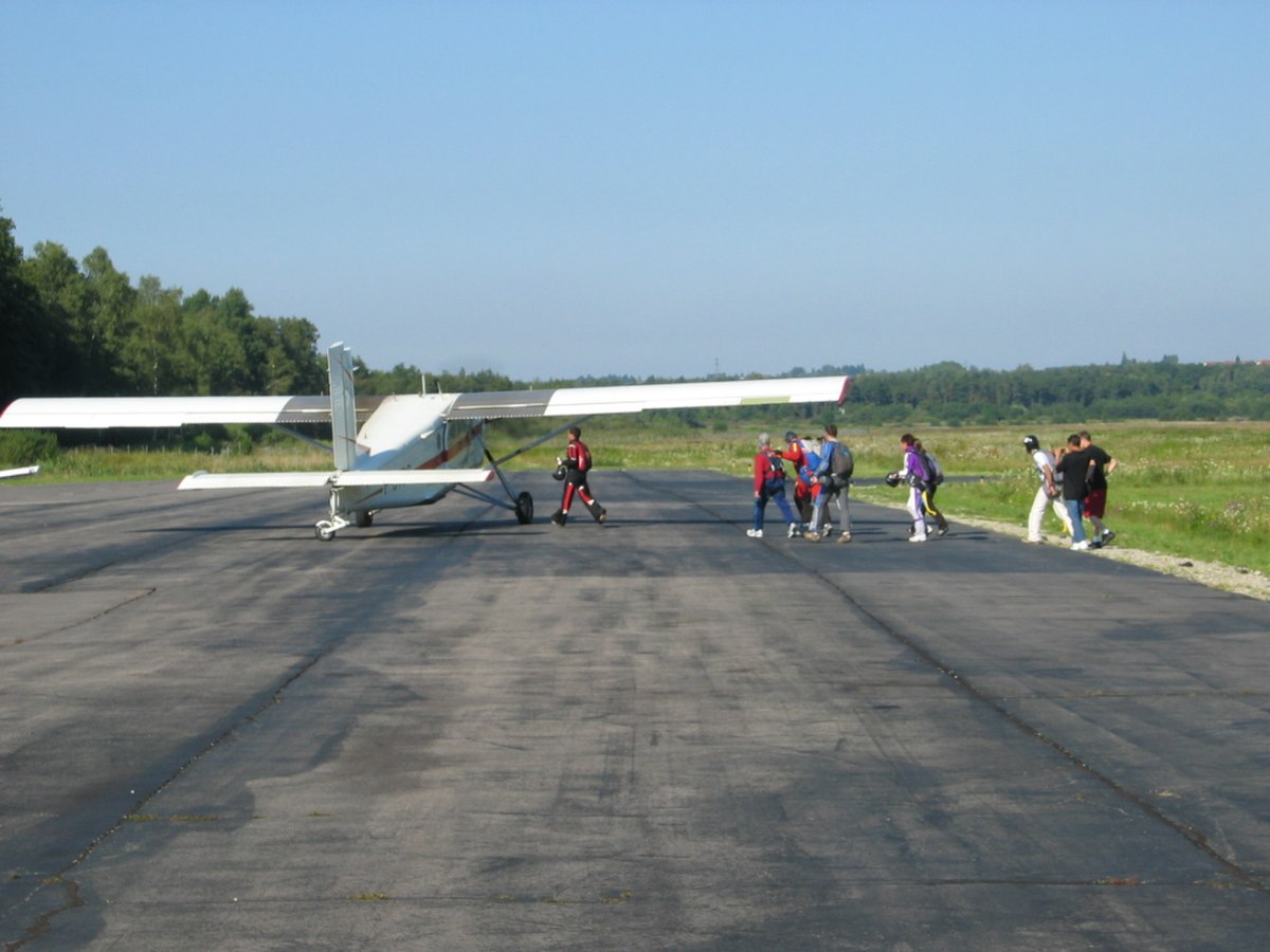 Aérodrome La Vèze 023.jpg