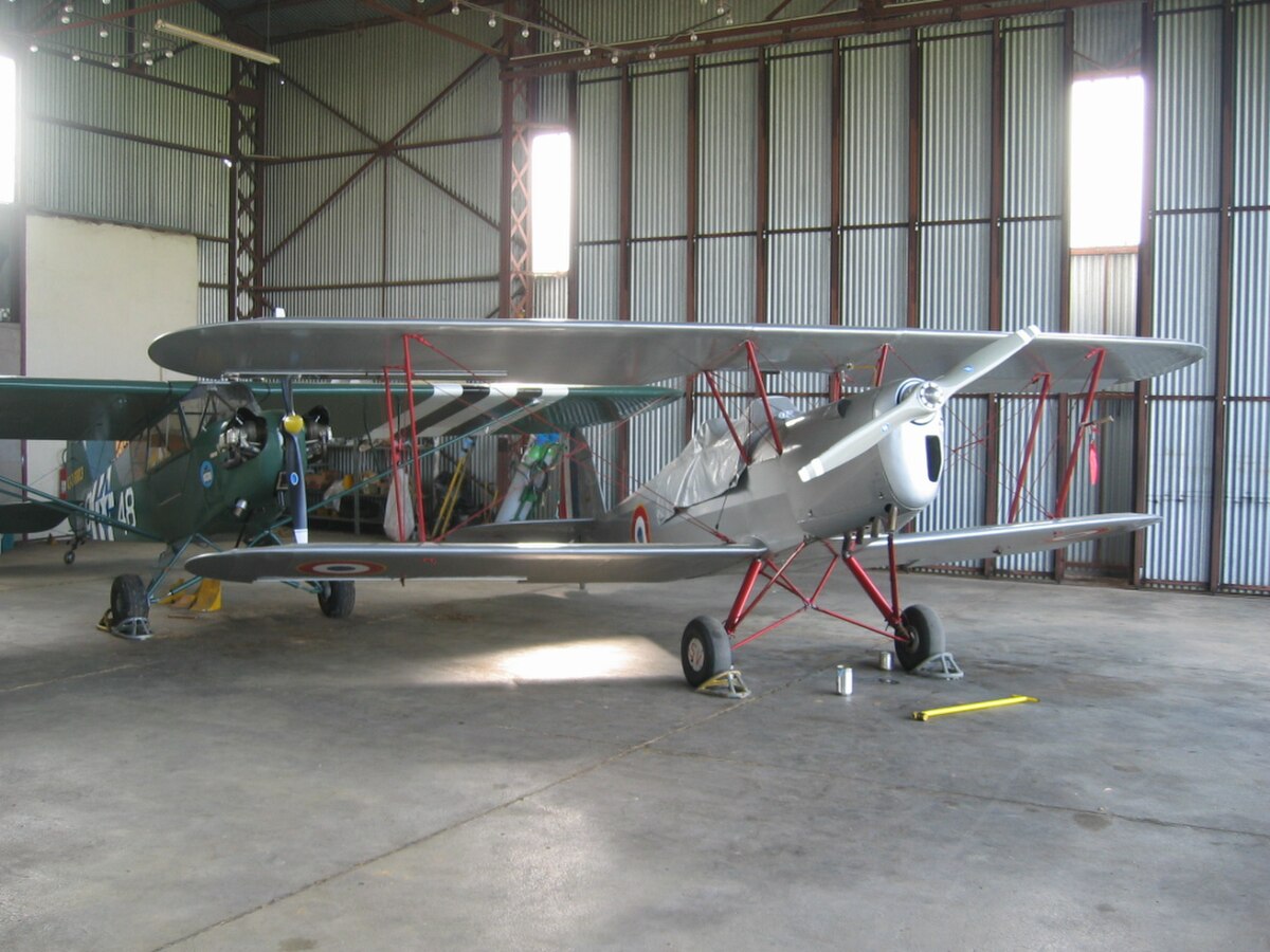 Aérodrome Lons le Saunier 04.jpg