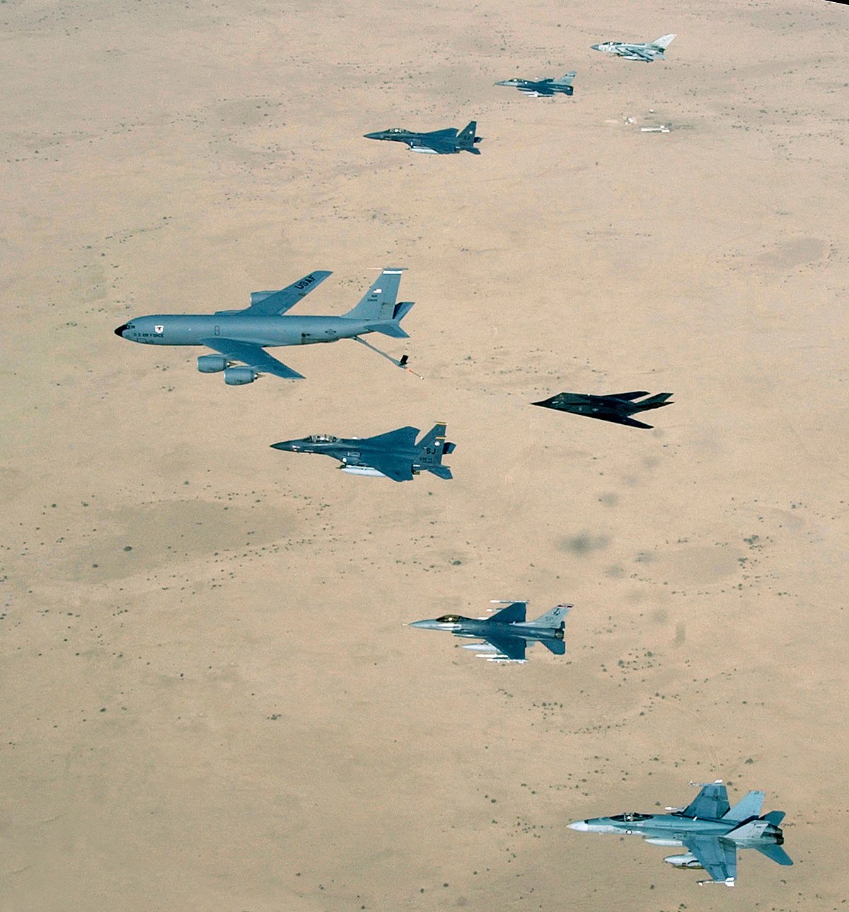 Avion militaire