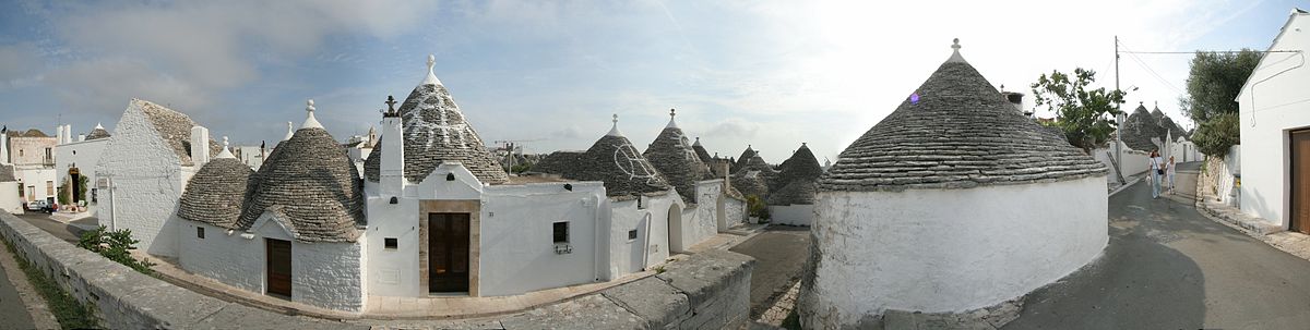 Alberobello street view.jpg