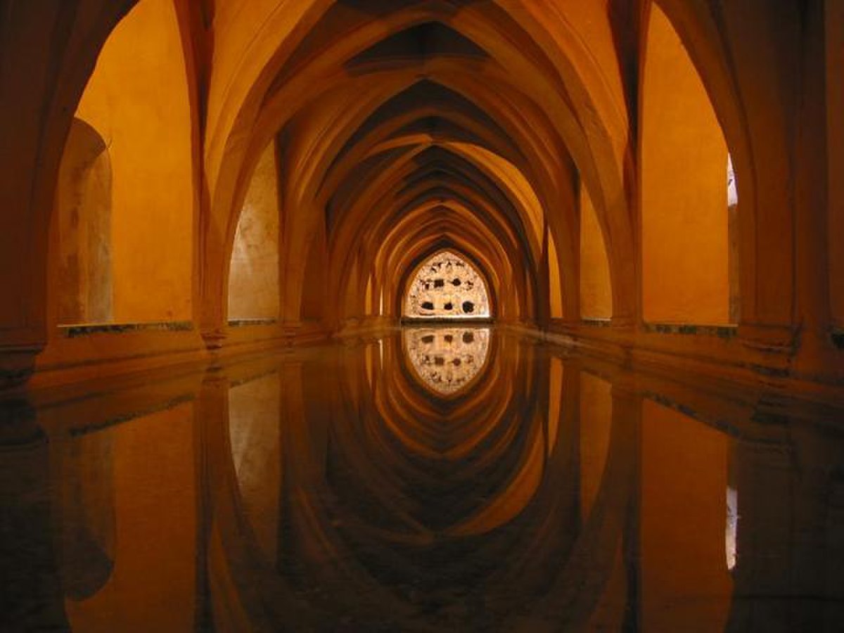 Alcazar sevilla maria pool.jpg