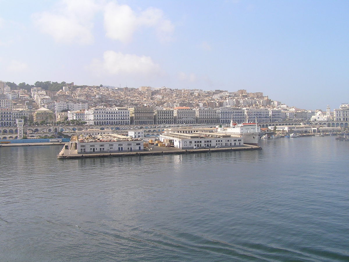 Vue sur le front de mer et la Casbah