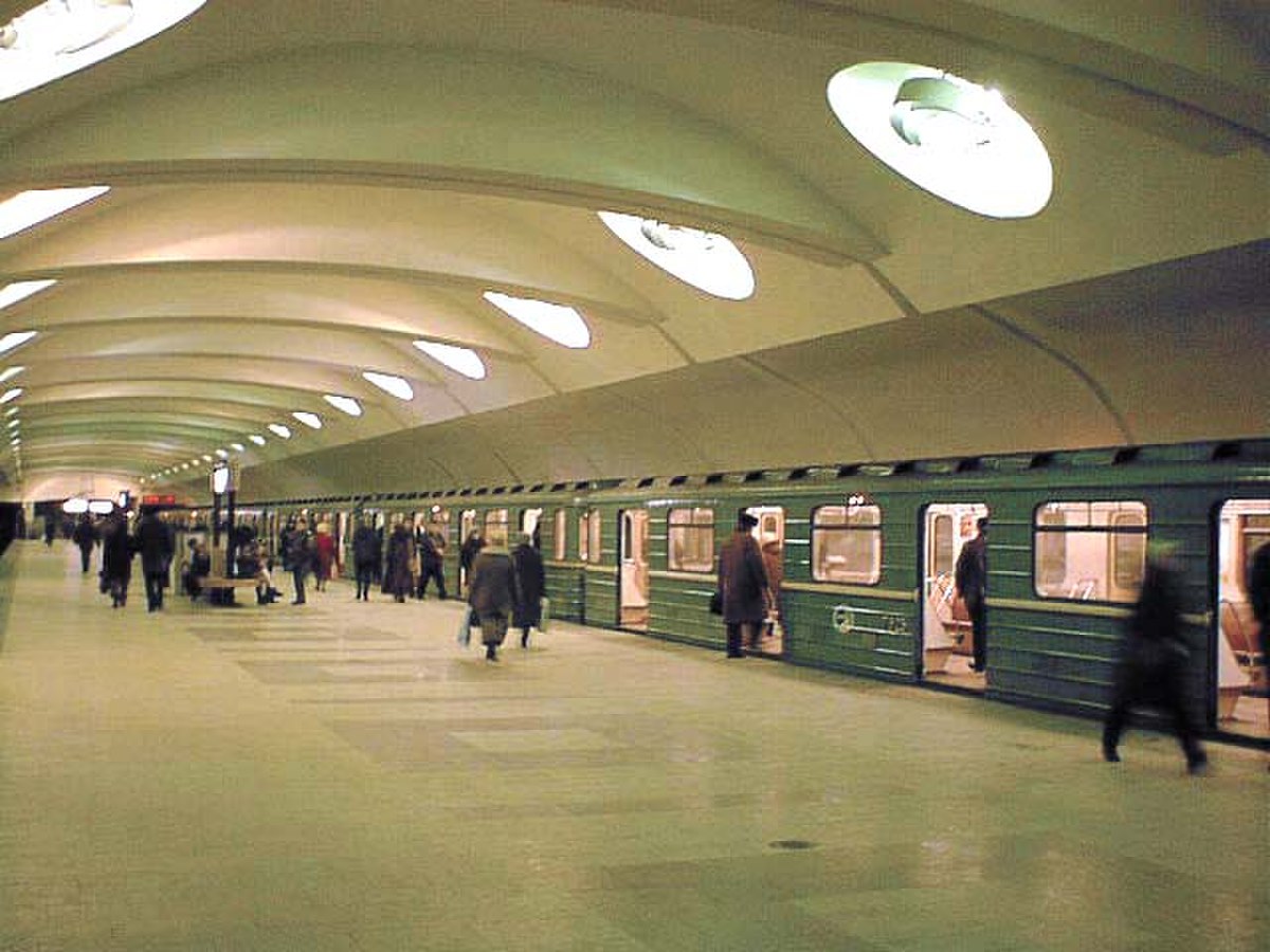 Rame de la série 81-717/714 à la station Altufjewo