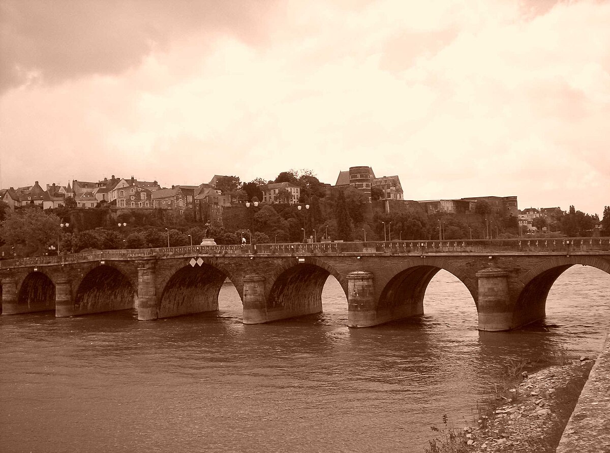 Angers - Pont de Verdun.jpg