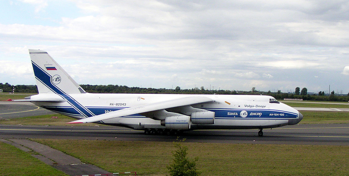 Antonov An-124 de la Volga-Dnepr Airline