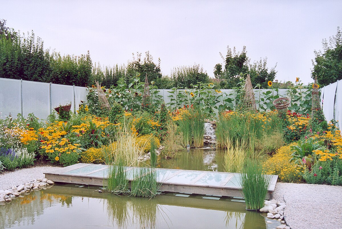 Arc et Senans Jardin 01.jpg