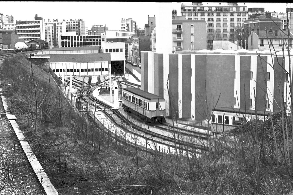 Vue de l'Atelier de Charonne depuis la Petite Ceinture, en 1984