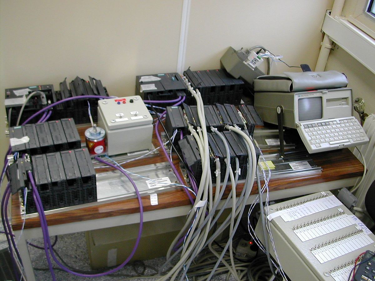 deux automates programmables Industriels & leurs périphériques