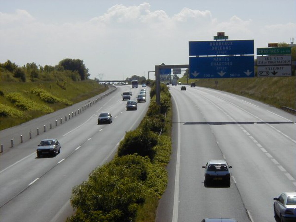Autoroute A10, desservant le sud-ouest de la France au départ de Paris
