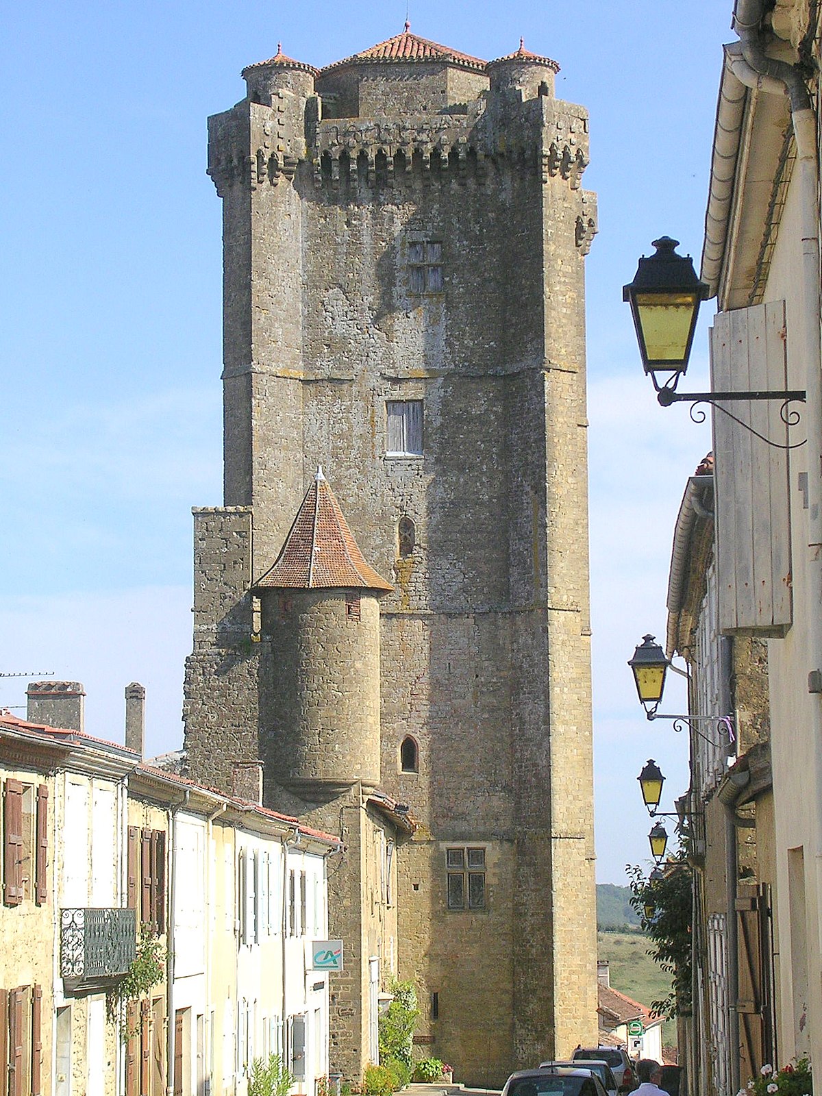 Bassoues tour 1.jpg